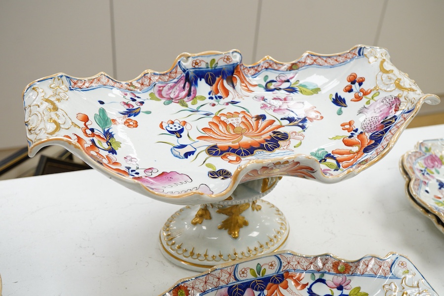 A Mason’s ironstone Japan pattern dessert service, c.1820, comprising dishes, plates and a centrepiece, largest 36cm wide